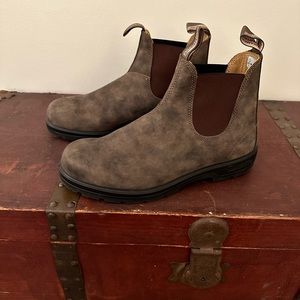 Men’s Blundstone 585 classic Chelsea boot in rustic brown. Size US 12 (AU 11).